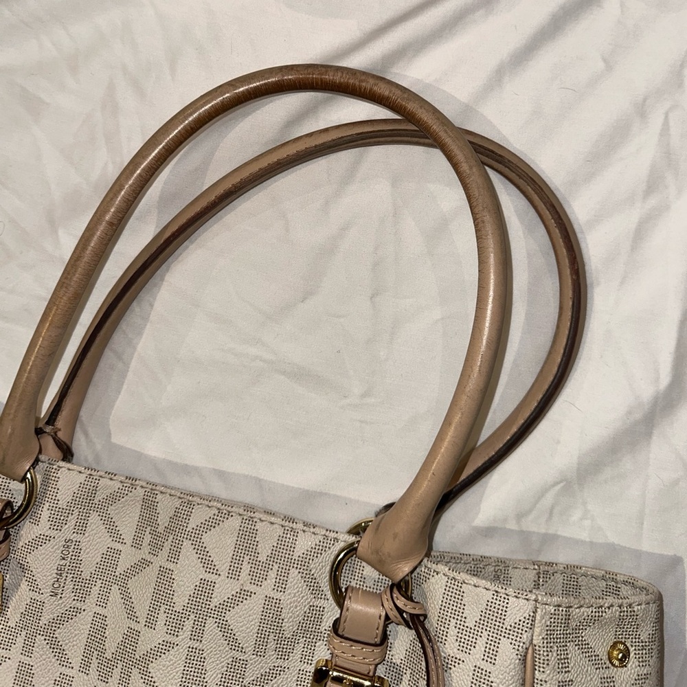 Michael Kors Monogram Vanilla - image 4